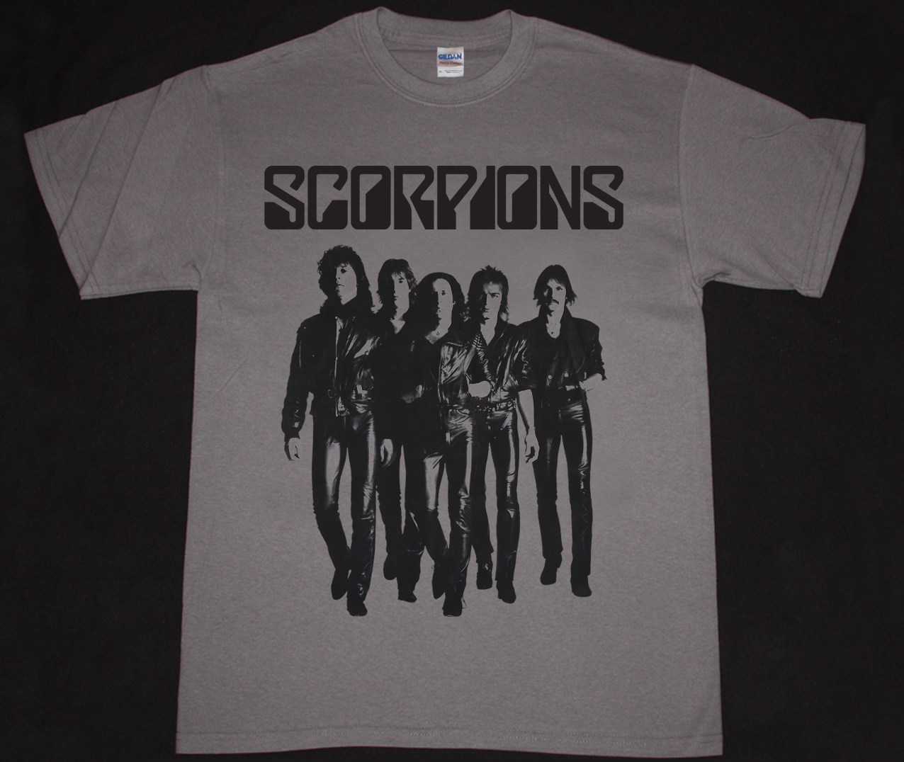First sting. Футболка Scorpions Love at first Sting. Love at first Sting футболка. Scorpions группа футболка. Футболки с рок группами серые.